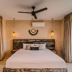 Deluxe 6br Double Penthouse With 2 Private Roof Pools Apartment
