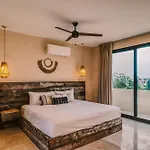 Deluxe 6br Double Penthouse With 2 Private Roof Pools