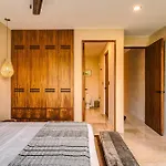 Deluxe 6br Double Penthouse With 2 Private Roof Pools Apartment *