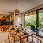 Deluxe 6br Double Penthouse With 2 Private Roof Pools Apartment *