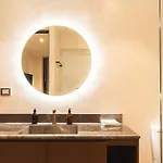Stylish Retreat For 6, Near Everything