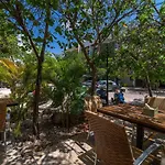 King Studio With Private Balcony, Rooftop Pool, Gym