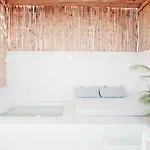 Romantic Private Jacuzzi And Pool