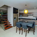 Luxury House With Rooftop And Jacuzzi Holiday home *