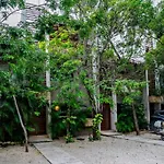 Luxury House With Rooftop And Jacuzzi