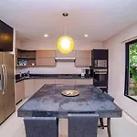 Holiday home Luxury House With Rooftop And Jacuzzi Tulum