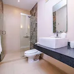 Holiday home Luxury House With Rooftop And Jacuzzi *