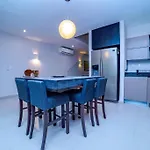 Holiday home Luxury House With Rooftop And Jacuzzi