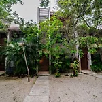 Luxury House With Rooftop And Jacuzzi