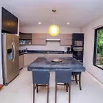 Luxury House With Rooftop And Jacuzzi Holiday home