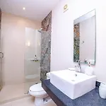 Holiday home Luxury House With Rooftop And Jacuzzi
