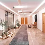 Level With Minifridge Microwave And Splash Pool Apartment *