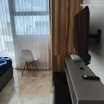 Level With Minifridge Microwave And Splash Pool *