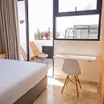 Level With Minifridge Microwave And Splash Pool Apartment