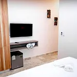 Apartment Level With Minifridge Microwave And Splash Pool *