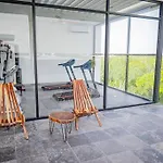 Apartment Level With Minifridge Microwave And Splash Pool
