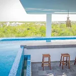 Level With Minifridge Microwave And Splash Pool * Tulum