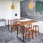 Level With Minifridge Microwave And Splash Pool *