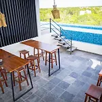 Level With Minifridge Microwave And Splash Pool Tulum