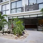 Level With Minifridge Microwave And Splash Pool * Tulum