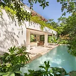 Stunning Villa 4Br, Concierge Service, Gated, Paddle Court