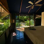 Libelula Beachfront 4*