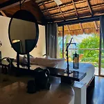 Libelula Beachfront Hotel 4*