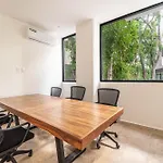 King With Balcony, Gym, Rooftop Pool Holiday home *