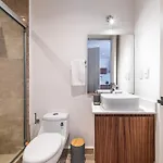 Holiday home King With Balcony, Gym, Rooftop Pool *
