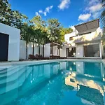 Villa Stunning In The Heart Of La Veleta