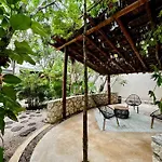 2 Bedroom In The Heart Of La Veleta! Apartamento *