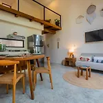 Apartment Bright 2br Loft With Rooftop Pool In Downtown Location