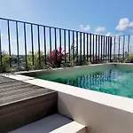 Apartment Bright 2br Loft With Rooftop Pool In Downtown Location