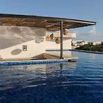 Apartamento Modern Sleeps 2 *