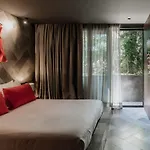 Barneys Ny Red Residence With Pool