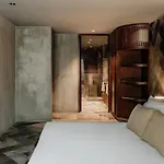Barneys Ny Gold Residence - Pool - Concierge