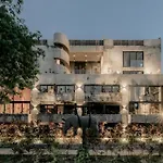 Barneys Ny Gold Residence - Pool - Concierge