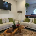 Charming Downtown Studio With Pool