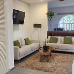 Charming Downtown Studio With Pool
