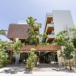 Lux Jungle Studio Near Beach