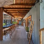 Meteora & Coffeehouse Hostal *