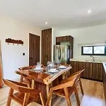 Escape - Stylish Pool, Gym & Parking *