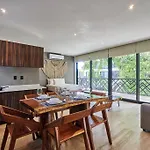 Apartment Escape - Stylish Pool, Gym & Parking