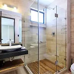 Apartment Escape - Stylish Pool, Gym & Parking