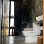 Meteora & Coffeehouse Hostal Tulum