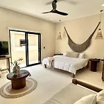 Cocay Pi2220 Gym, Balcony,Swimming Pool,Pets