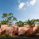 Fabulous Pool And Jacuzzi House