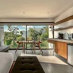 Luminous Great Located Loft