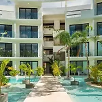 Central Park Lagunas - Luxury Modern Condo With Kitchen