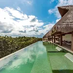 Private & Infinity Pool, King Bed, Sauna, Gym & More